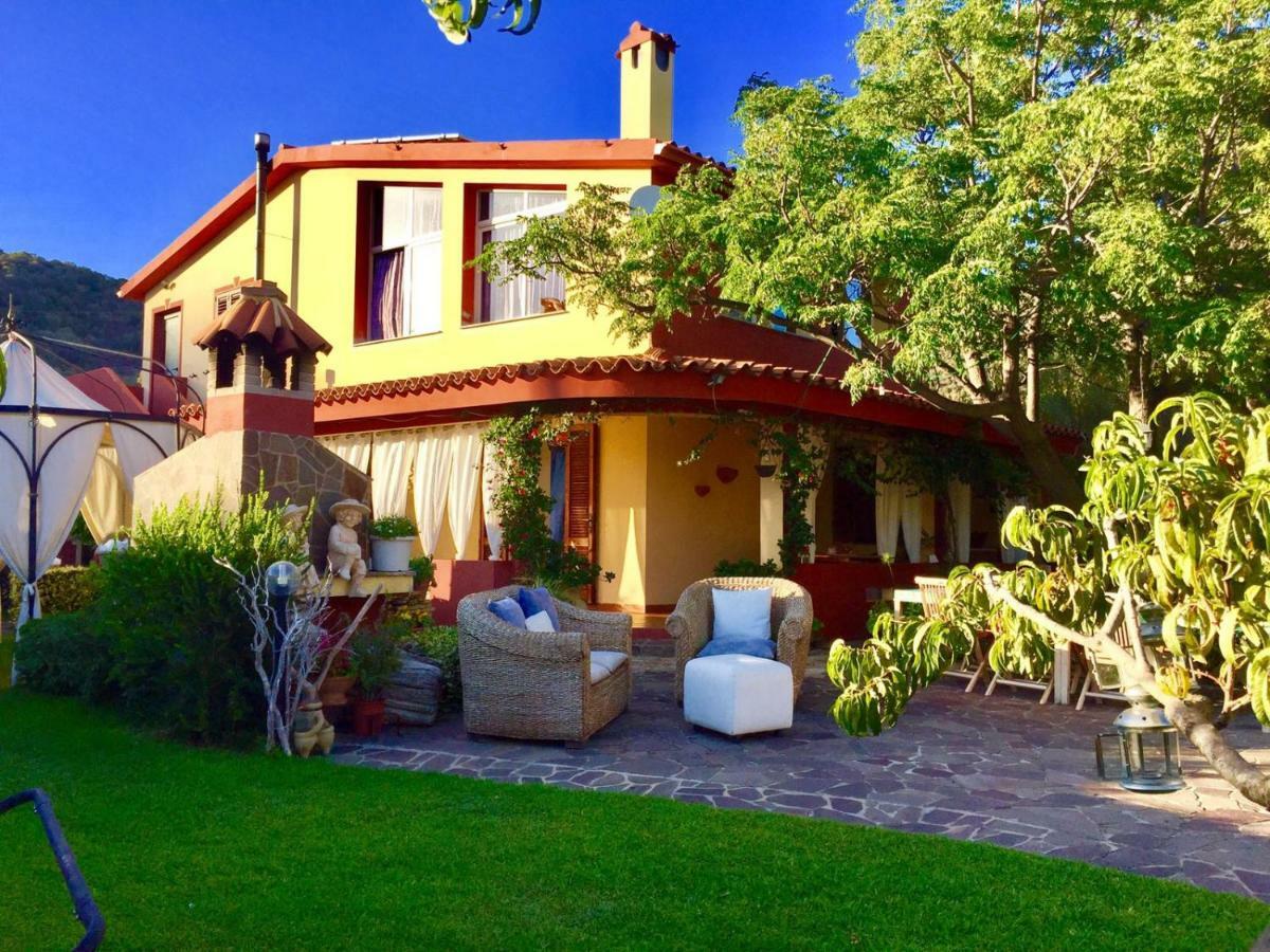 Casa vacanze richi&michi Villa Chia Esterno foto